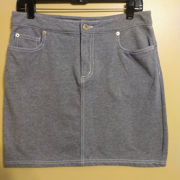 Liz Claiborne Dresses & Skirts - Liz Claiborne NY  mini skirt sz medium 30" EUC *N